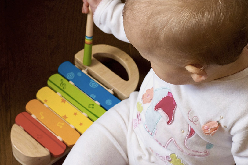 Activité en crèche à l'intérieur : éveil